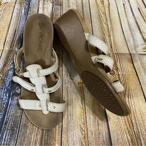 Vionic III White Leather Slip On Adjustable 2” Wedge Sandals Size 9.5 25…